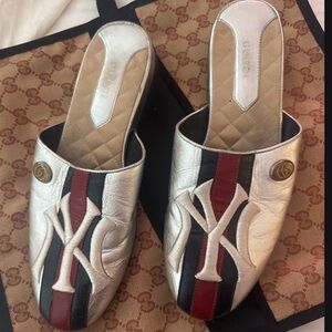 GUCCI Black Leather New York Yankees Slides Slipper Shoes 7W US